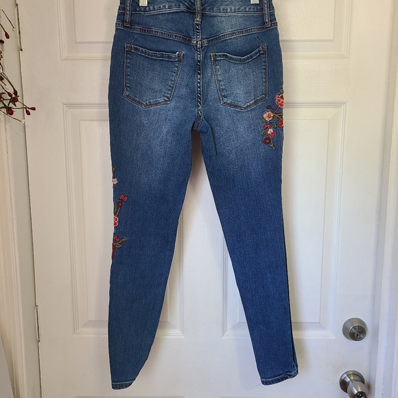 Massimo Women's Embroidered High Rise Jegging, Size: 0 Color: Blue - Picture 12 of 15